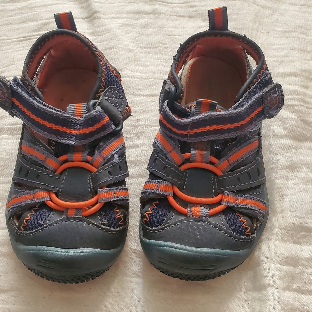 Stride Rite Kids Navy and Orange Sandals